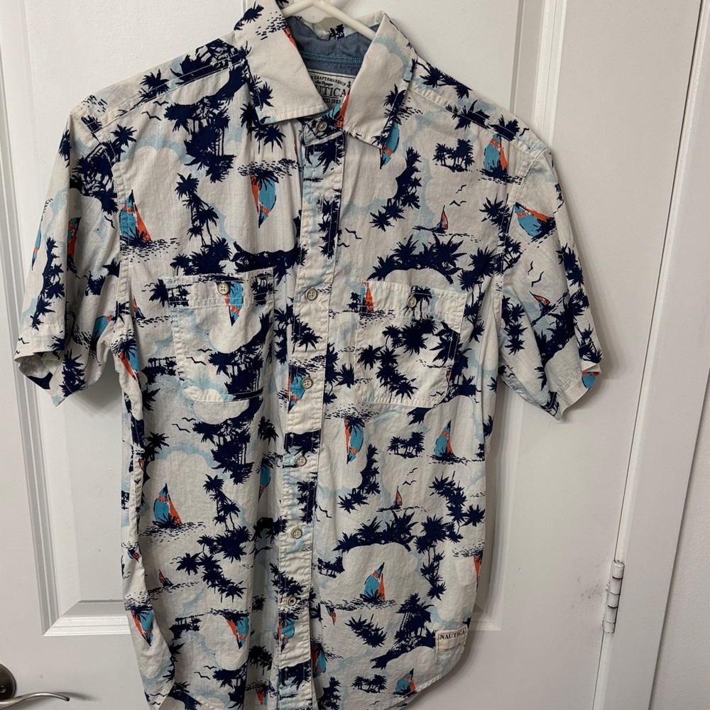 Nautica Men's Casual Shirt and reversible bucket hat Navy and White Print